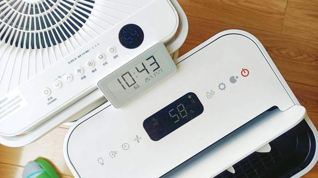 梅雨季房間濕氣重，除濕機(jī)快除濕
